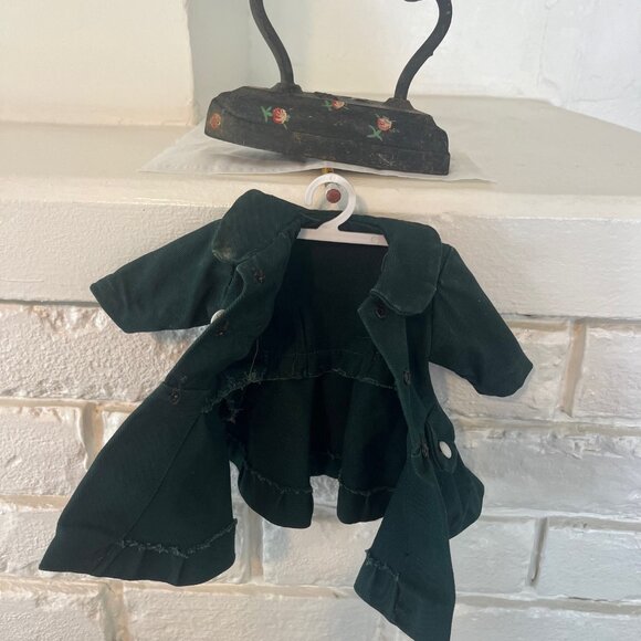 Vintage Dark Green Dressmaker Doll Coat w/ Crochet Flower Hat & Mini Hanger - Picture 4 of 10
